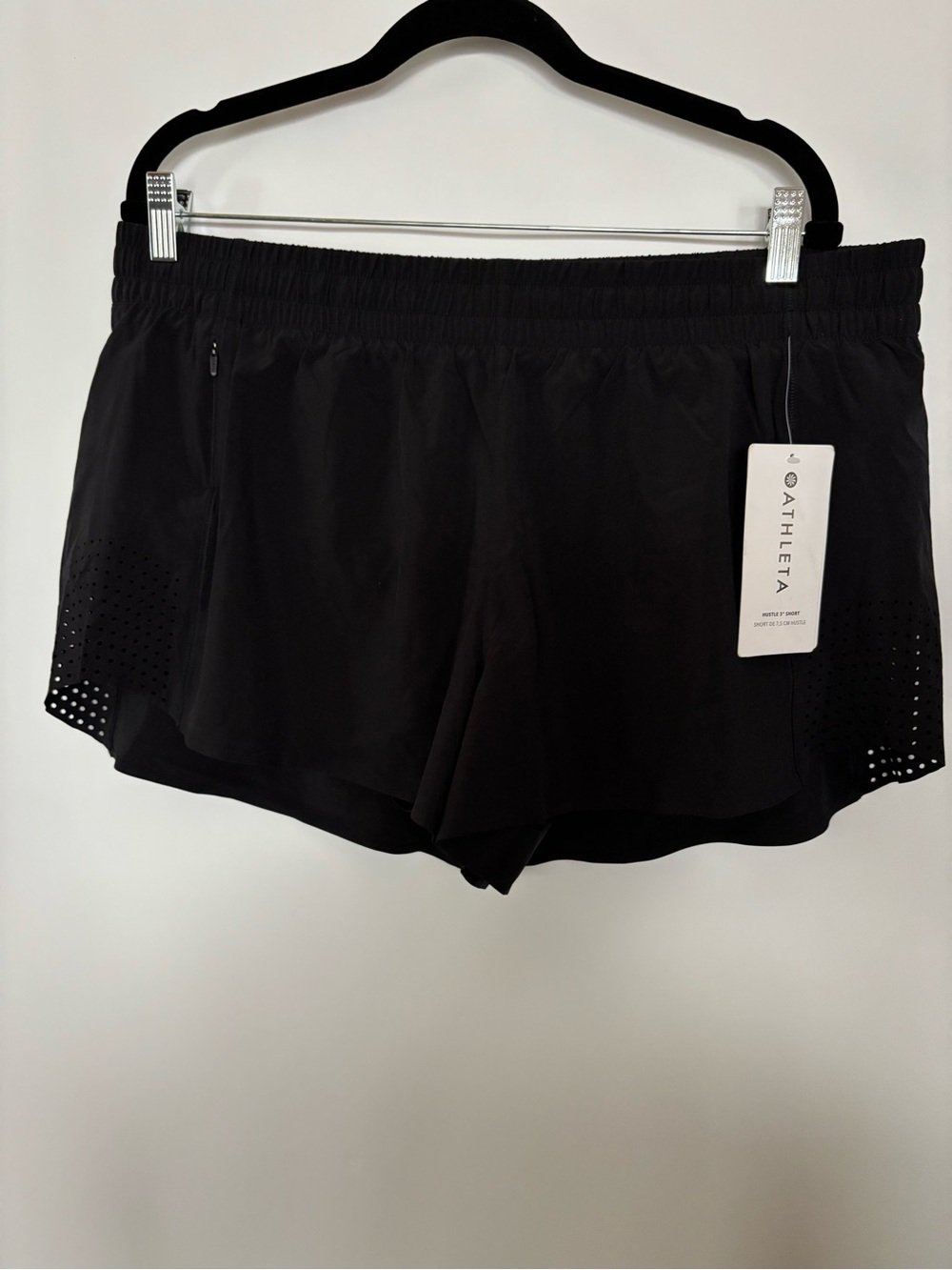Athleta Hustle 3” Shorts Black Size XL NWT